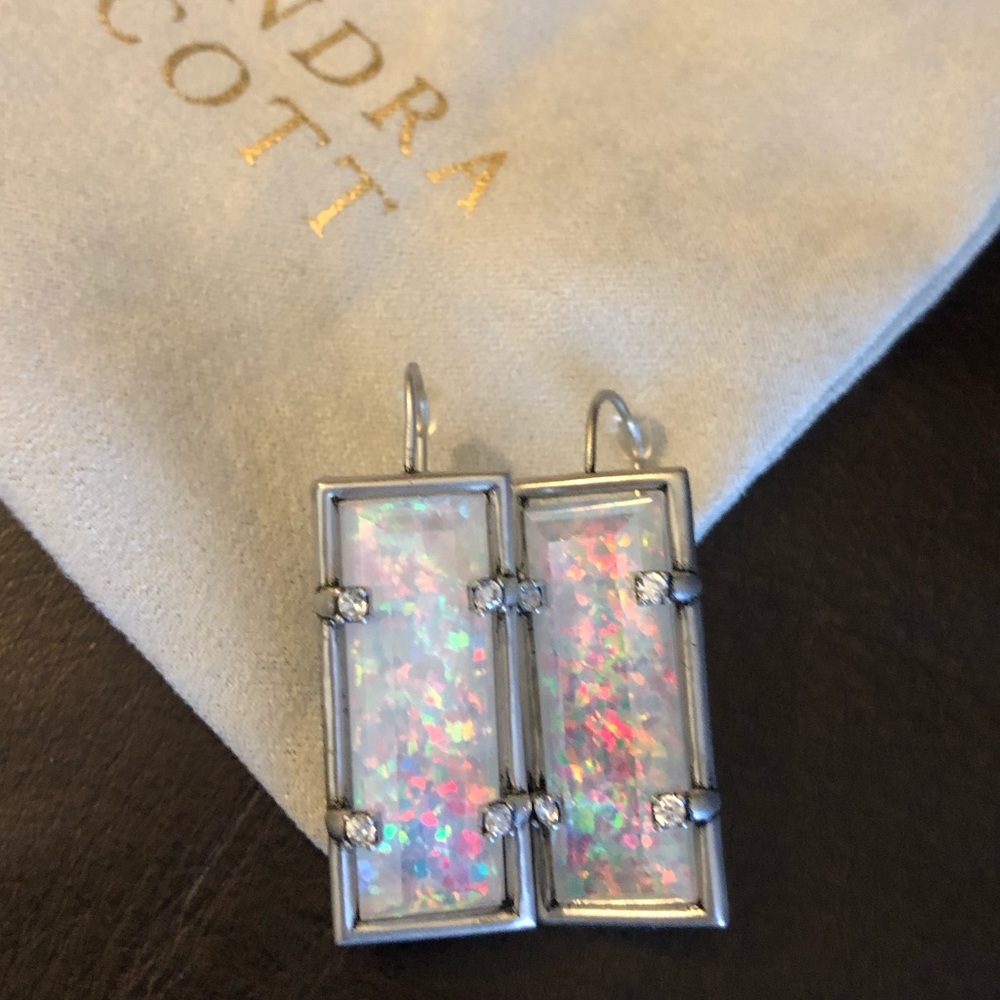 Kendra Scott Knox earrings.